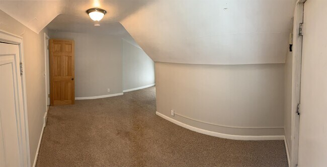Building Photo - 1121 16th Ave N