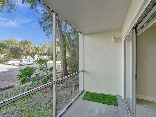 Building Photo - Renovated & Updated 2 Bed/2 Bath Condo with Patio – Prime Springcrest Location!