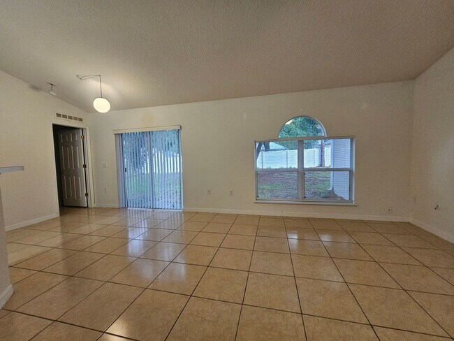 Building Photo - Beautiful 4-bed, 2-bath Home, with Functionality with Style,