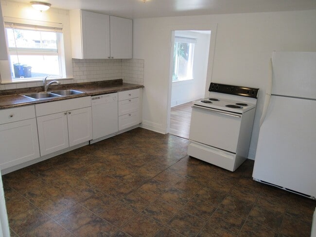 Building Photo - Large Two Bedroom House 1/2 off 1st rent