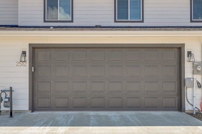 Building Photo - Now Leasing this Meridian Townhome!  Great...