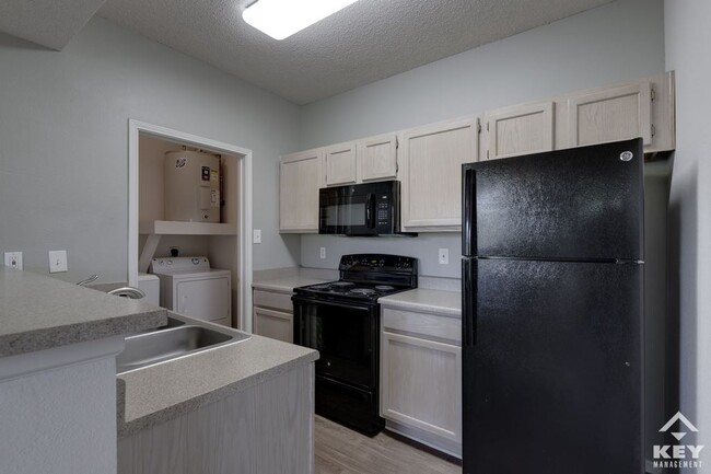 A2 - kitchen - La Crosse Apartments