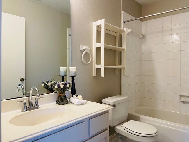 Building Photo - 1404 Helmsley Dr