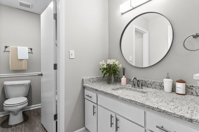 The Holly Master Bath Staged - Cooper's Ranch Apartments