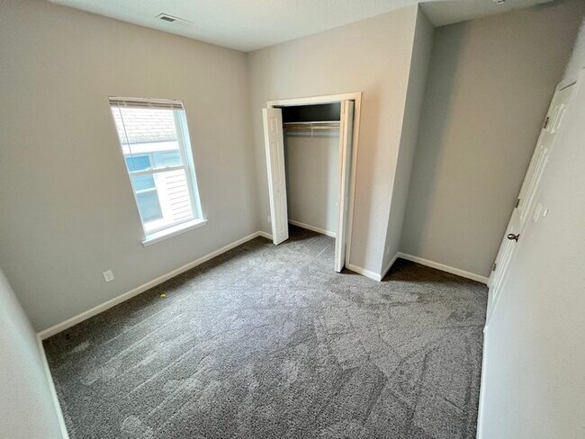 Building Photo - COME MEET YOUR NEW HOME! BRAND NEW & UPDATED!