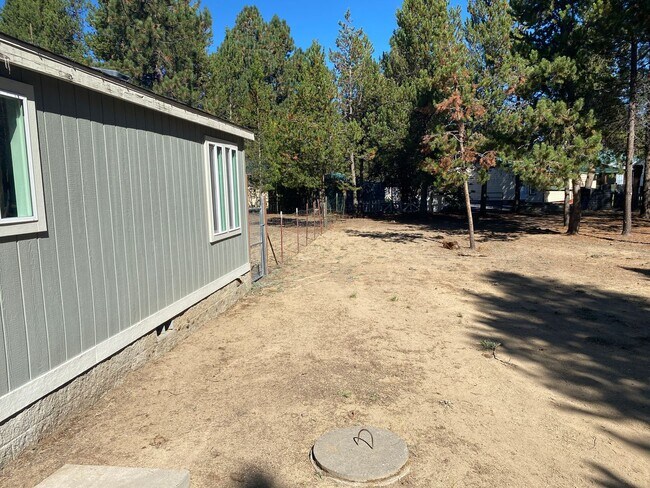Building Photo - ? Cozy Charm on Almost an Acre in La Pine ?