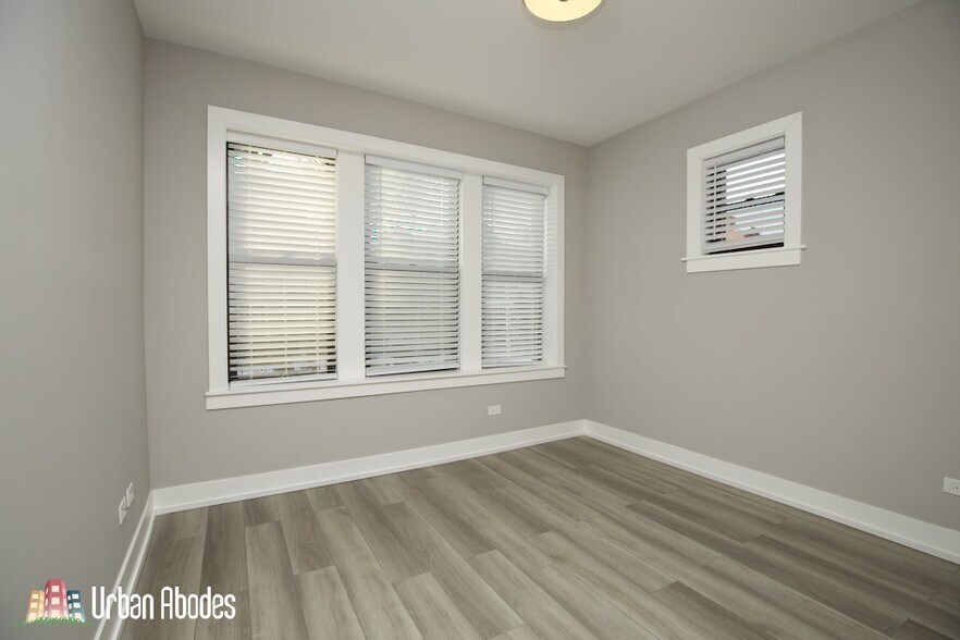 Building Photo - 3937 N Janssen Ave