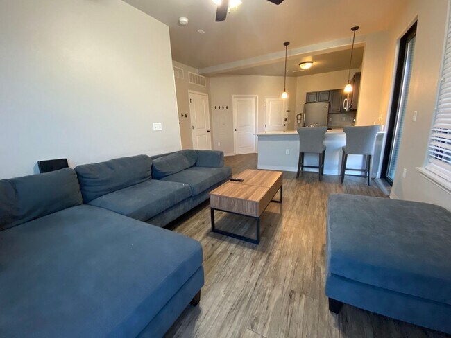 Building Photo - $1,500 | 1 Bedroom, 1 Bathroom Condo | No ...