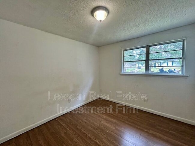 Building Photo - 547 Browning St