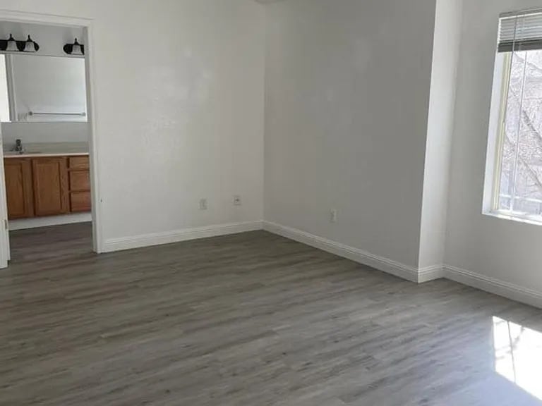 Building Photo - 1313 Powell Ln