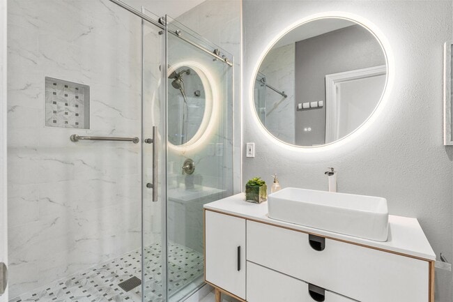 Building Photo - Luxury 4 bed 4 bath home in Lakemont, Bellevue