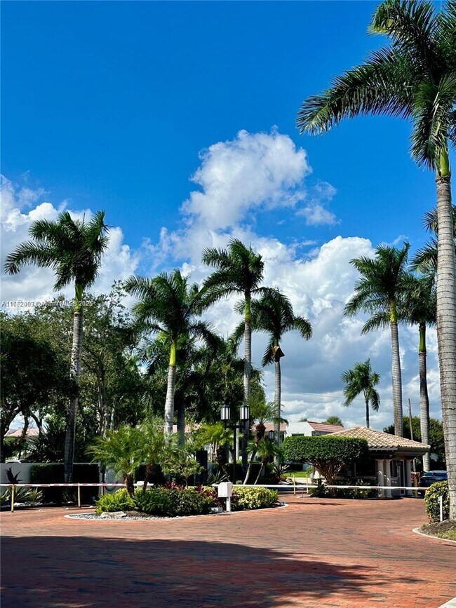 Building Photo - 240 Captains Walk