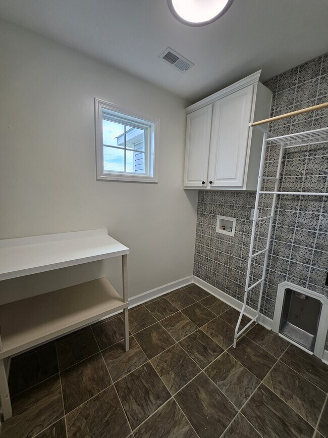Building Photo - 105 Pinehurst Ln
