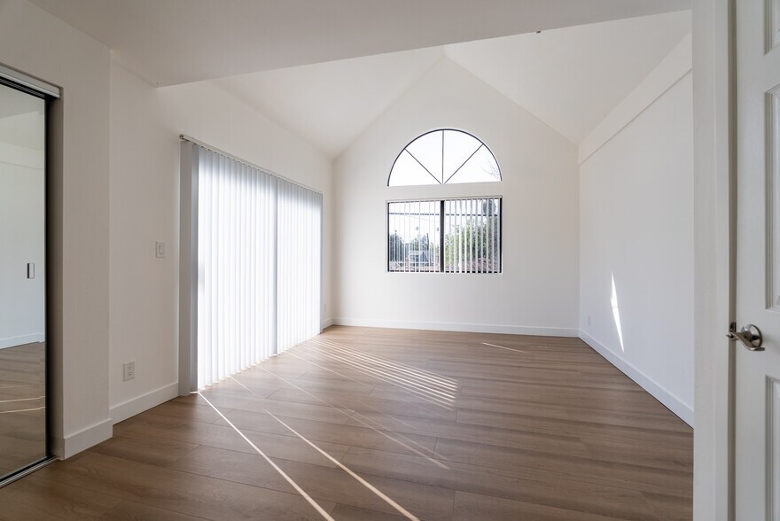 Building Photo - 123 S Roosevelt Ave