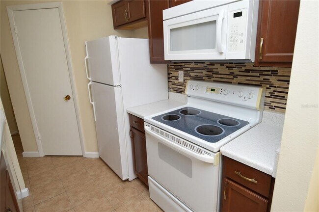 Building Photo - 8647 Mallard Reserve Dr