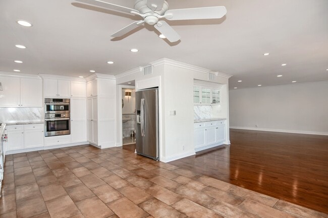 Building Photo - 4 White Water Dr