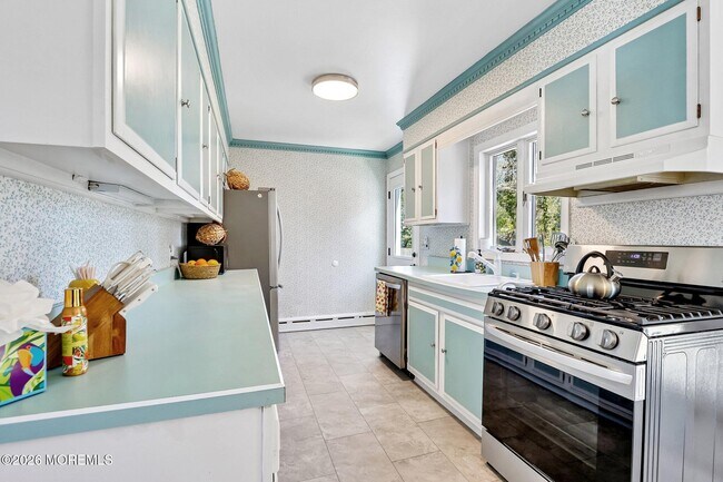 Building Photo - 1850 Fernwood Rd