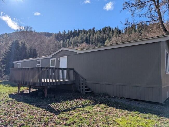 Building Photo - Nice Peck House on a Quiet Lot