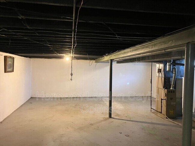 Building Photo - 8708 Granada Pl