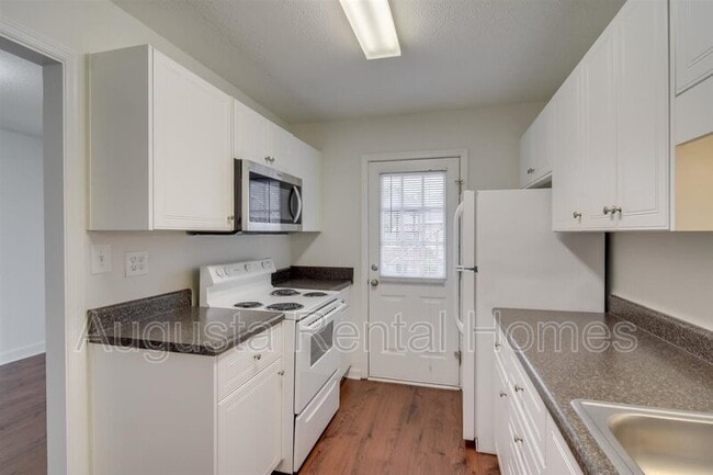 Building Photo - 2905 Arrowhead Dr
