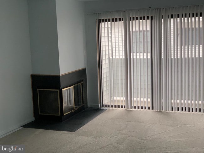 Building Photo - 1625 Carriage House Terrace