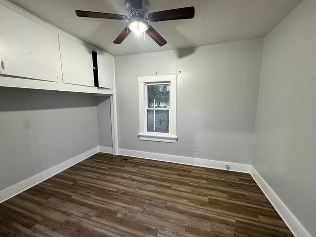 Building Photo - 1524 E 3rd Ave