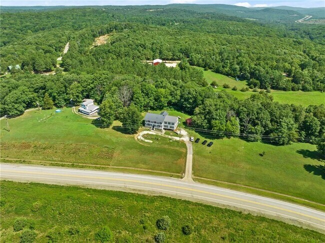 Building Photo - 10940 Devils Den Rd