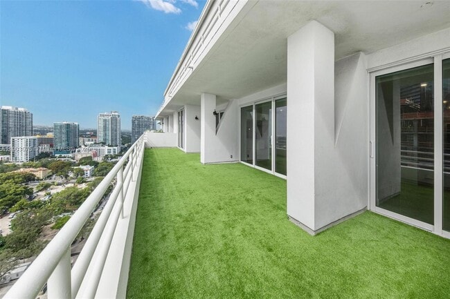 Building Photo - 555 NE 34th St