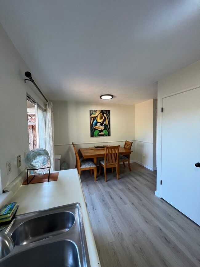 Building Photo - 405 Sailfish Dr