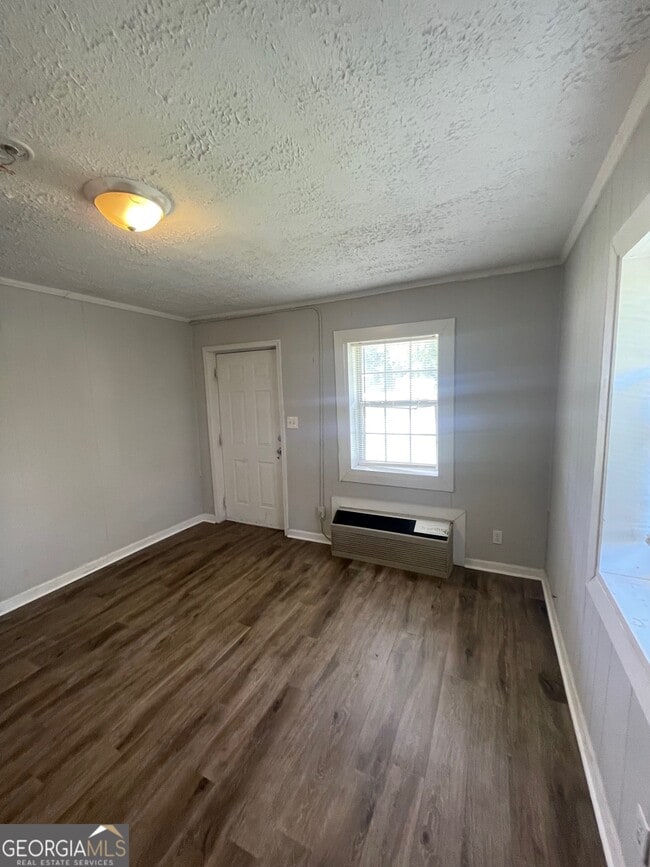 Building Photo - 6501 Elsie St