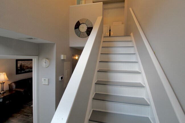 Building Photo - 1416 Bradley Dr