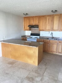Building Photo - Clean/Renovated 1Bdrm in town.