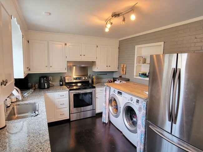 Building Photo - Remodeled 4 bedroom 2 full brick bath cape...