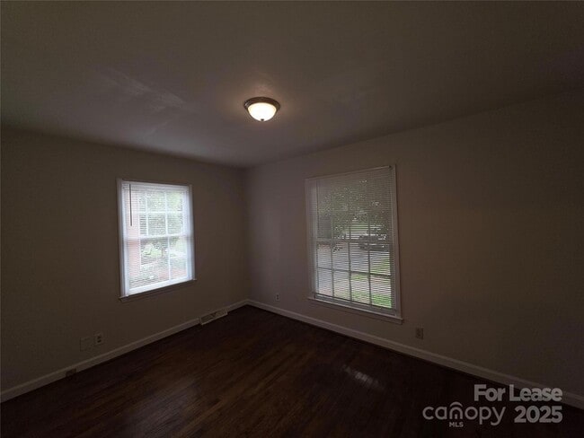 Building Photo - 3721 Driftwood Dr