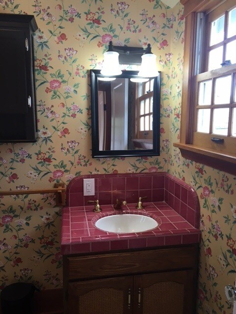 Building Photo - Charming home in great location with private studio unit