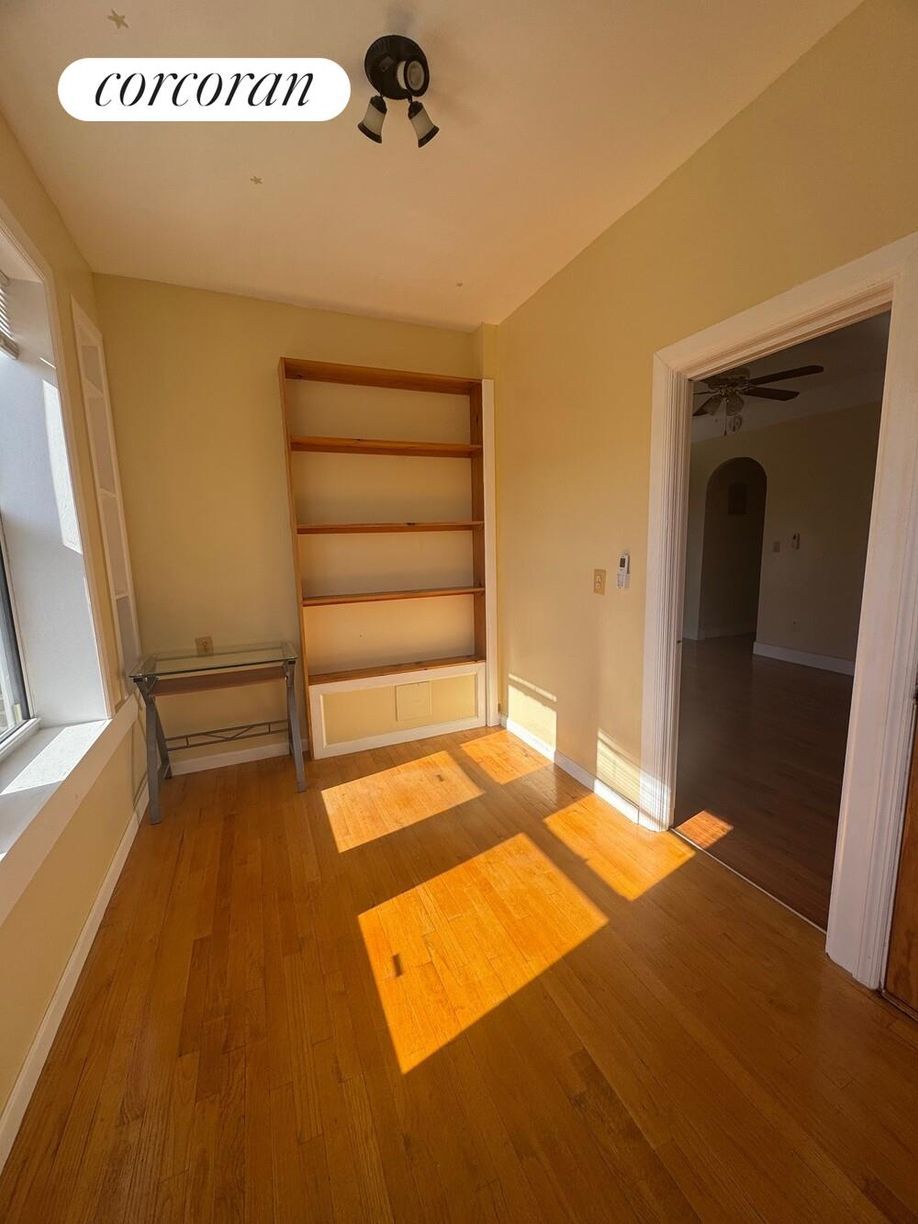 Building Photo - 741 Crown St