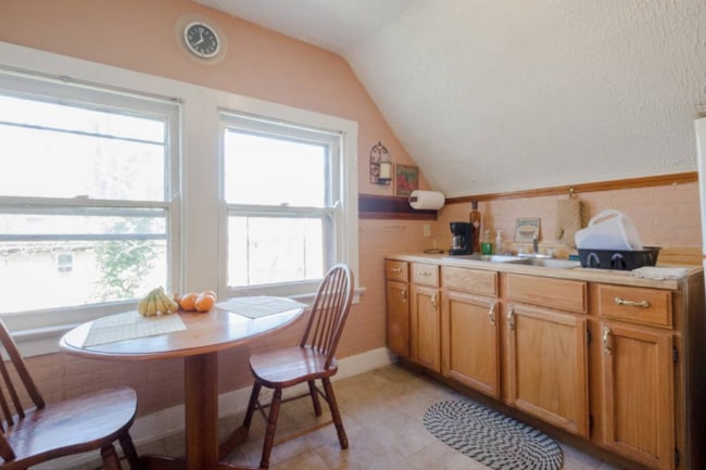 Building Photo - 2451 Maplewood Ave