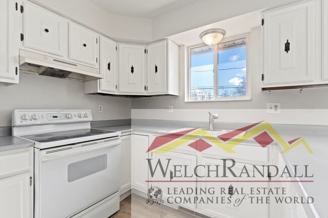 Building Photo - West Valley Home Available NOW!