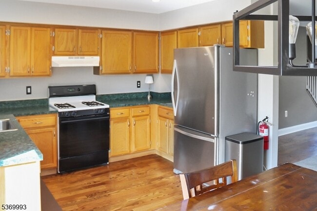 Building Photo - 302 Mercer Ct