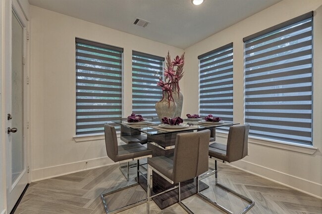 Building Photo - 407 Tulip Tree Ct