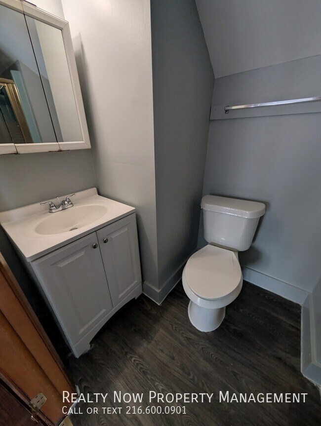 Building Photo - 15709 Northwood Ave