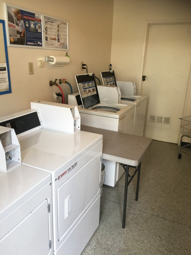 Building Photo - Location is Everything!  2 Minute Walk to the Sand of Mission Bay from Your Front Door!