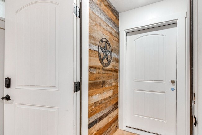 Building Photo - FC A4