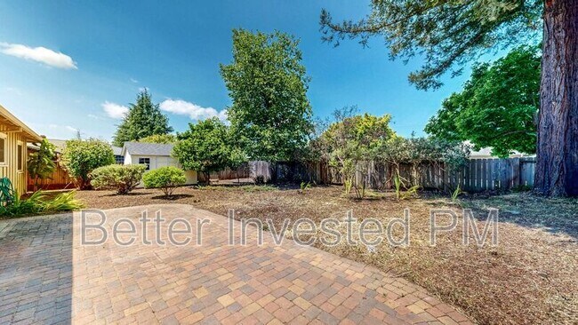 Building Photo - 3241 Montgomery Dr