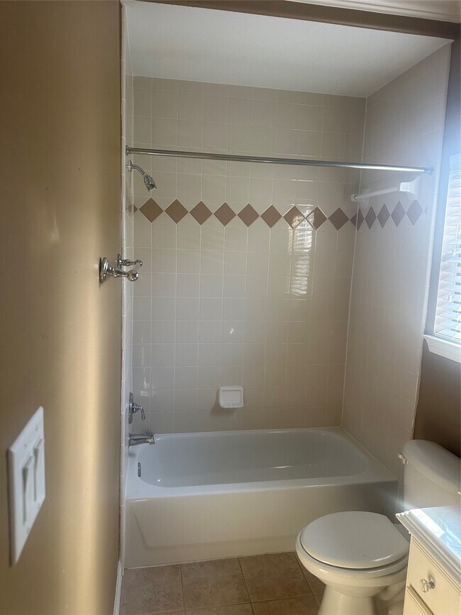 Building Photo - 11627 Royal Oaks Trce