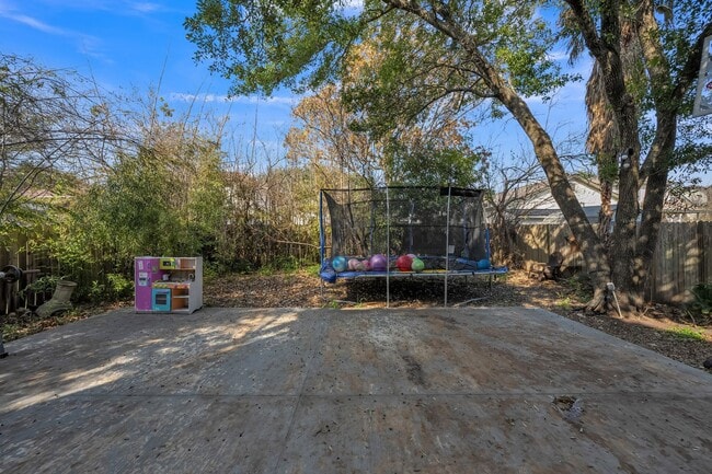 Building Photo - 3 BEDROOM AND 2.5 BATHROOMS PISD SCHOOL DISTRICT