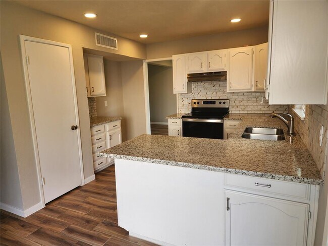 Building Photo - 10146 Horseshoe Bend Dr