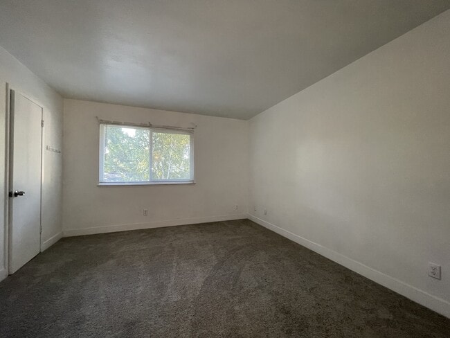 Building Photo - 1393 Nord Ave