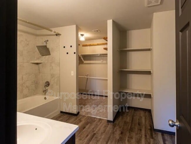 Building Photo - 1425 Sandstone Dr