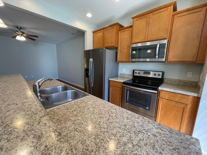 Building Photo - 112 Hawkstone Dr